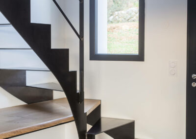 Escalier crémaillère acier avec bureau bois