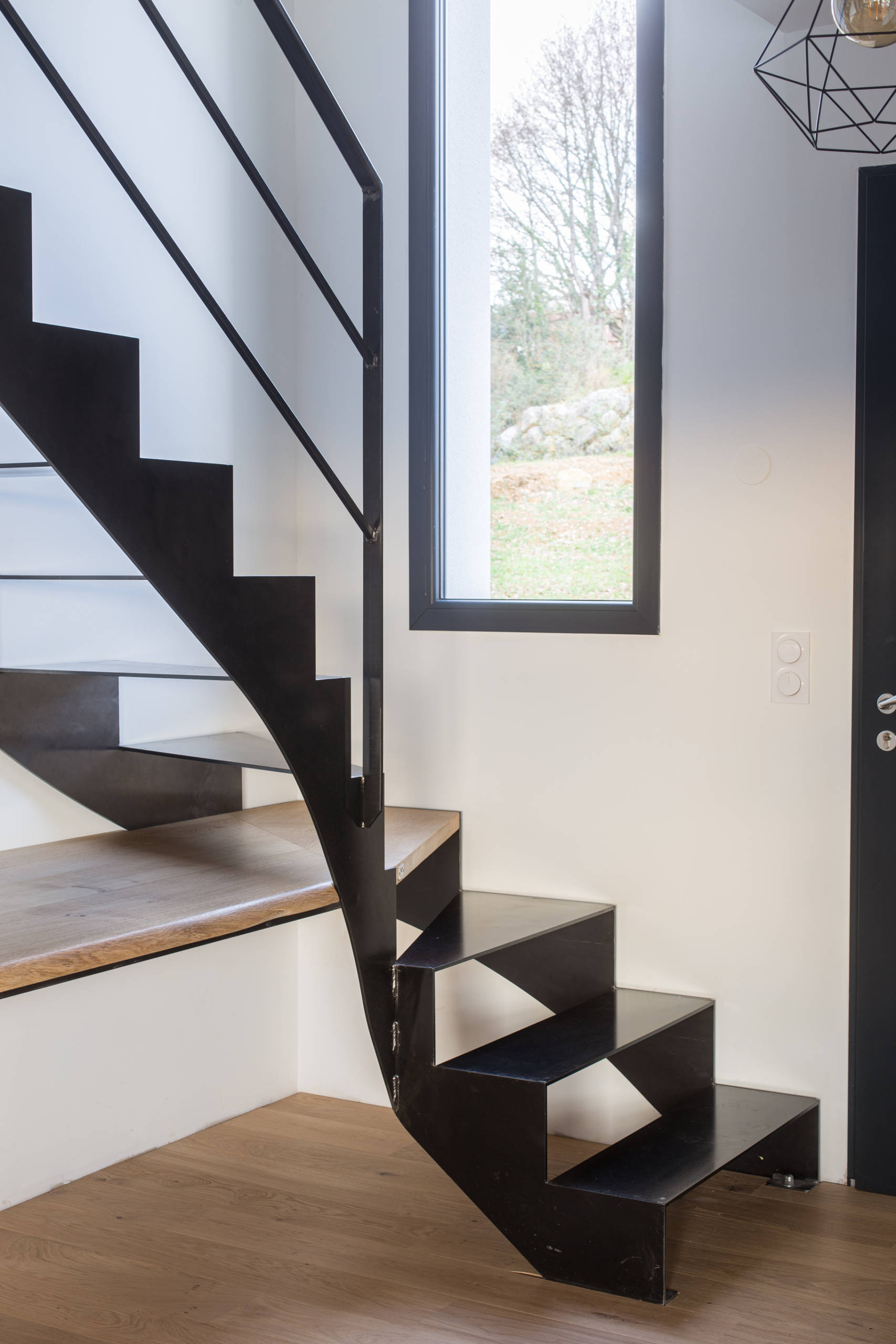 Escalier crémaillère acier avec bureau bois