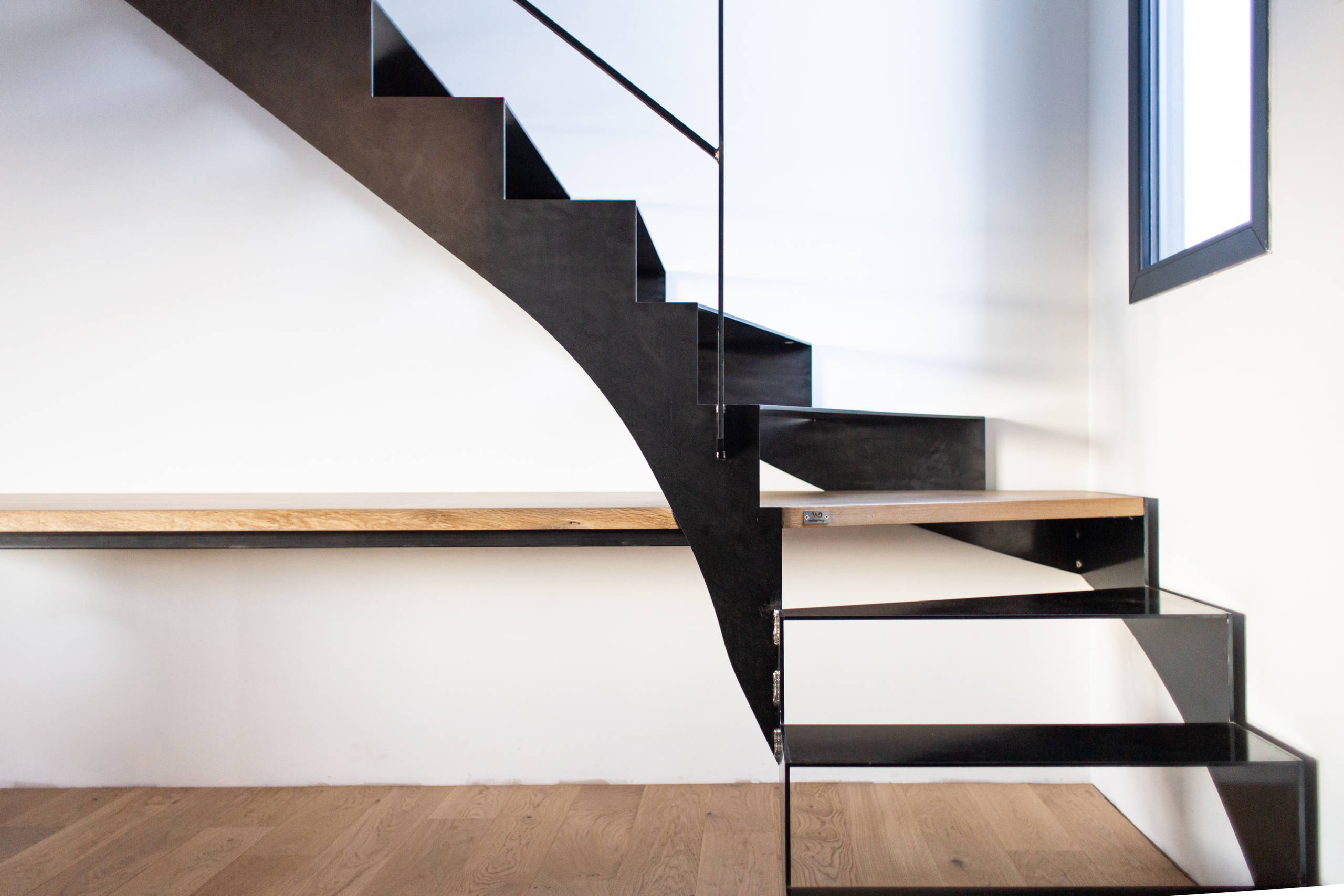 Escalier crémaillère acier avec bureau bois