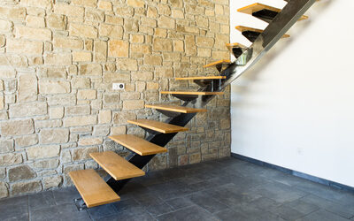Escalier à limon débillardé et bois massif – Tarbes (65)
