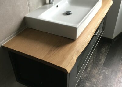 Meubles salle de bain en acier sur-mesure