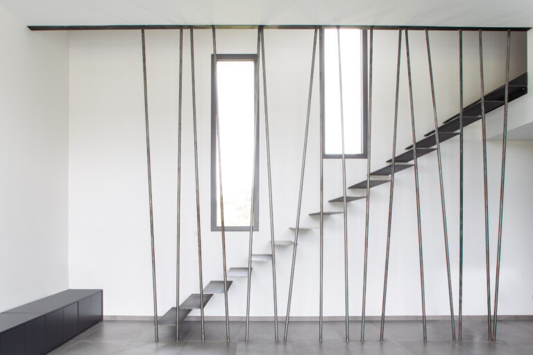Escalier suspendu et garde-corps style Bambou – Tarbes (65)