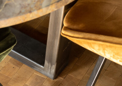 Table acier et plateau en marbre 6