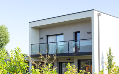 Garde-corps extérieur sur un balcon d’une maison moderne