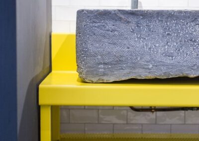 Meuble vasque acier jaune côté gauche
