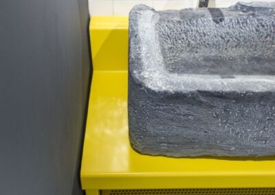 Meuble vasque acier jaune vue de haut