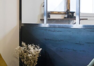 Verrière acier sur mesure - espace salon détails