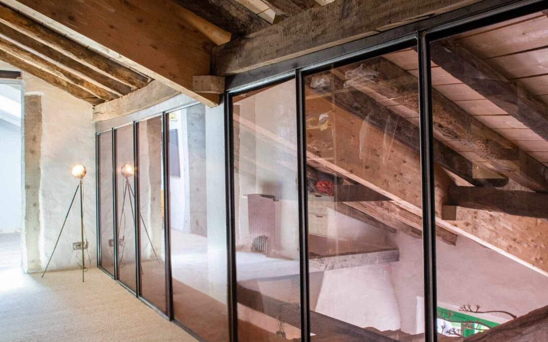 Verrière en acier et verre fumé