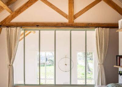 Verrière verte pâle chambre vue de face