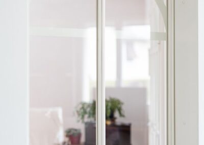 Haut de verrière blanche art déco