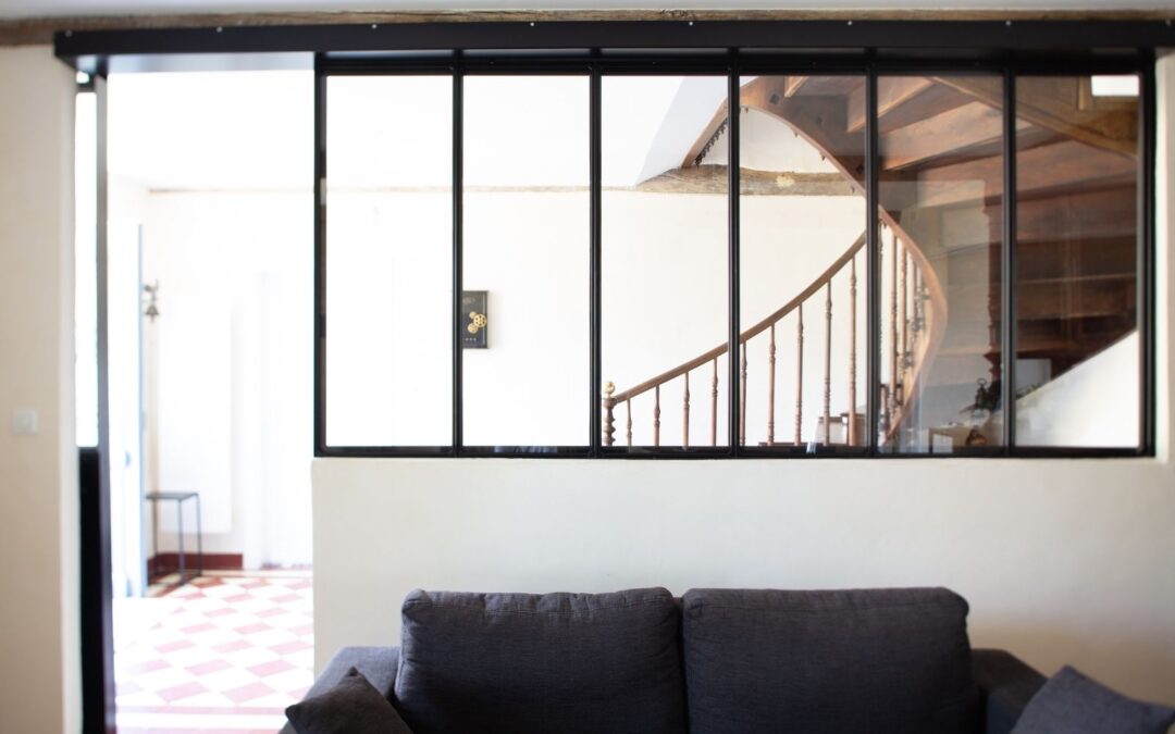 Verrière en acier avec porte coulissante à Madiran (32)