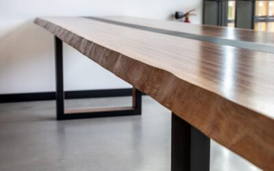 Table design acier et bois à Biron (64)