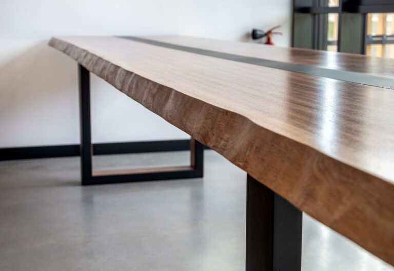 Table design acier et bois à Biron (64)