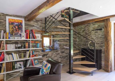 Escalier limon central acier chene